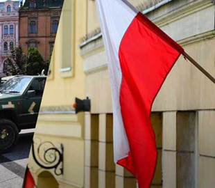 Польський блогер збирає гроші на автівки для фронту в Україні