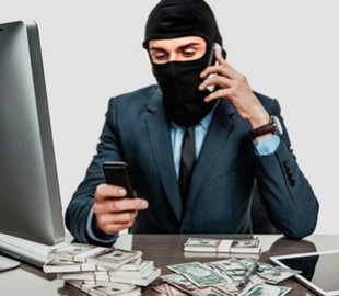 Псевдопрацівник банку виманив у жінки 24 тисячі гривень