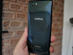 Смартфон Oppo Realme 1 узнает пользователя по лицу, но не по отпечатку пальца
