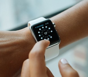 Конкуренты усомнились в полезности Apple Watch