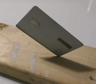 Из Apple Card сделали настоящий нож