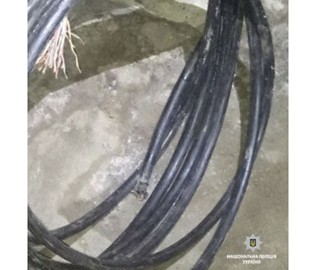 Мариупольские правоохранители задержали похитителей кабеля на «горячем»