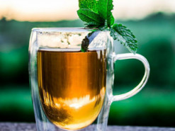 Медики назвали найбільш дієві заспокійливі чаї проти стресу