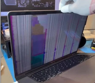 Екрани старих MacBook Pro можуть покриватися фіолетовими лініями через пил