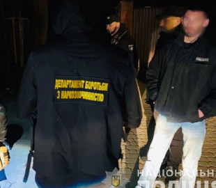 У Калуші та Франківську викрили чоловіків, які продавали наркотики через Telegram