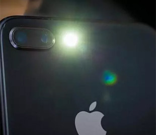 Женщина обнаружила у сына рак с помощью вспышки на iPhone