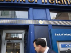 Клиенты крупного банка в недоумении: их карты не работают