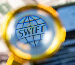 Вслед за российскими финкомпаниями: банки Беларуси отключают от SWIFT
