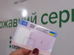 Реєстрація автомобілів та видача посвідчень водія тимчасово припинена