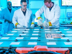 GM рассчитывает снизить стоимость тяговых аккумуляторов для электромобилей на 60%