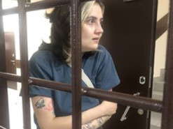 Полицейские в России избили журналистку и оштрафовали за съемку действий полиции