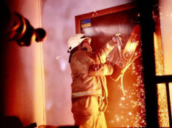 Военные РФ нанесли ракетный удар по административному зданию в Харькове (Фото)