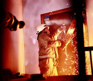 Военные РФ нанесли ракетный удар по административному зданию в Харькове (Фото)