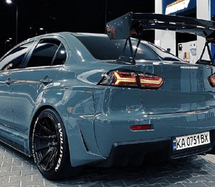 Украинский айтишник стал обладателем очень эффектного и редкого авто (фото)