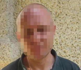 Вирвав з рук та втік на велосипеді: на Вінниччині чоловік посеред дня викрав телефон