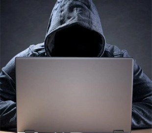 В Україні судитимуть псевдовійськового, який видурював гроші на сайті знайомств