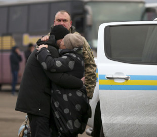 Сайт президента опублікував короткі біографії звільнених з полону українців