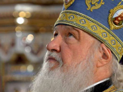 Российский патриарх Кирилл поскользнулся на «святой воде» в Новороссийске