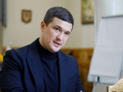 "Запускайте трансляцию на русском языке для граждан РФ": Минцифри обратилось к блогерам