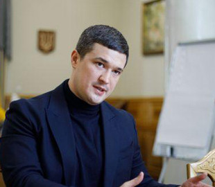 "Запускайте трансляцию на русском языке для граждан РФ": Минцифри обратилось к блогерам