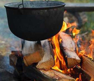 Як розігріти їжу, якщо вдома немає світла: корисні лайфхаки