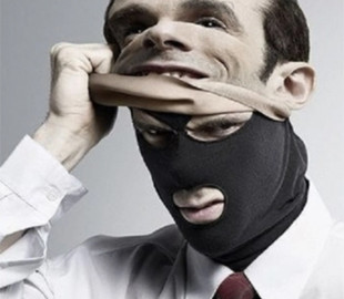 До вас прямує посилка: аферисти виманюють гроші з довірливих громадян