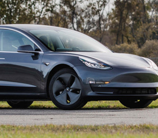 Электрокары Tesla стали дешевле