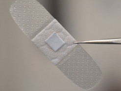 Умные повязки с наносенсорами обнаруживают инфекцию в ране