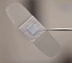 Умные повязки с наносенсорами обнаруживают инфекцию в ране