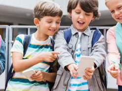 В Украине хотят запретить школьникам и учителям пользоваться телефонами