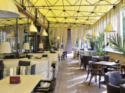 Для безопасного посещения кафе и ресторанов необходимо использовать средства защиты и гаджеты, - Минздрав