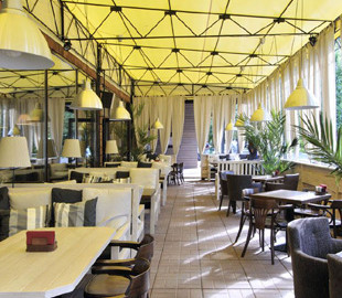 Для безопасного посещения кафе и ресторанов необходимо использовать средства защиты и гаджеты, - Минздрав