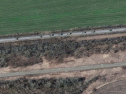 Супутник зафіксував 12-кілометрову колону ворожих військ на схід від Харкова