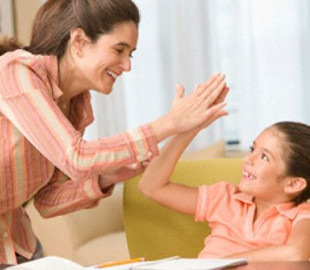 Як допомогти дитині в умовах війни: сімейний психолог назвала десять пунктів