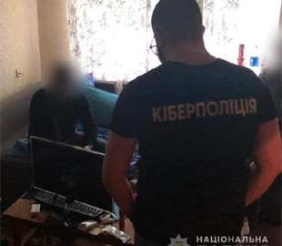 Кіберполіція викрила чоловіка у продажі баз даних з логінами та паролями до електронних поштових скриньок