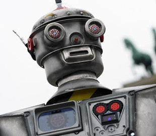 "Сможет и убивать, и управлять вашей жизнью": бывший топ-менеджер Google раскрыл главные угрозы ИИ