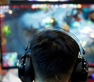 Китайские власти ужесточат меры по борьбе с игроманией среди подростков