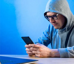 В Україні оголосили про підозру чоловіку, який шахраював в інтернеті на зборі коштів на потреби ЗСУ