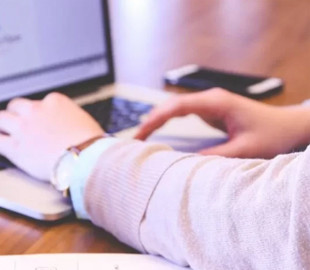 В Івано-Франківську розслідують схему видалення конфіденційної інформації за гроші