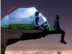 Девушка высмеивает в Instagram места экстремальных ночевок