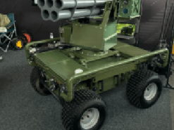 В Україні розробили наземного робота D-21 з лазером і ракетами