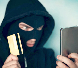 Телефонна розмова з "банкіром" коштувала жінці 48 тисяч гривень