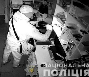 У Чернівцях пограбували крамницю з мобільними телефонами на 400 тисяч гривень