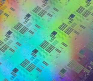 Китай готов сотрудничать с США в борьбе с дефицитом чипов