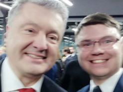 Гражданин Беларуси лишился работы из-за селфи с Порошенко