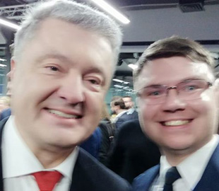 Гражданин Беларуси лишился работы из-за селфи с Порошенко