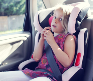 Водіям нагадали про штрафи за неналежне перевезення дітей в авто