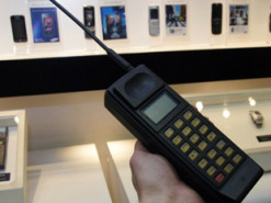 Как создавался самый первый мобильный телефон в мире