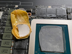 Пользователь разобрал свою GeForce RTX 3090 и обнаружил внутри лишний предмет