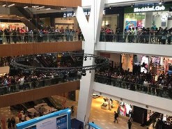 На распродажу iPhone в малайзийском магазине выстроилась очередь из 11 тысяч человек